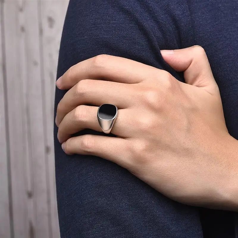 Anillo de sello negro con parte superior plana