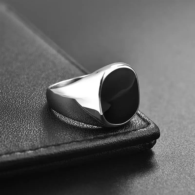 Anillo de sello negro con parte superior plana