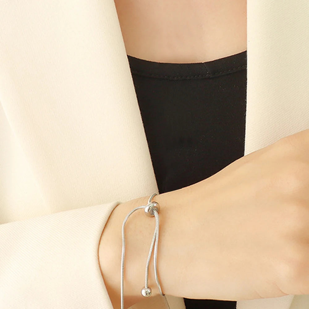 Pulsera extraíble ajustable.